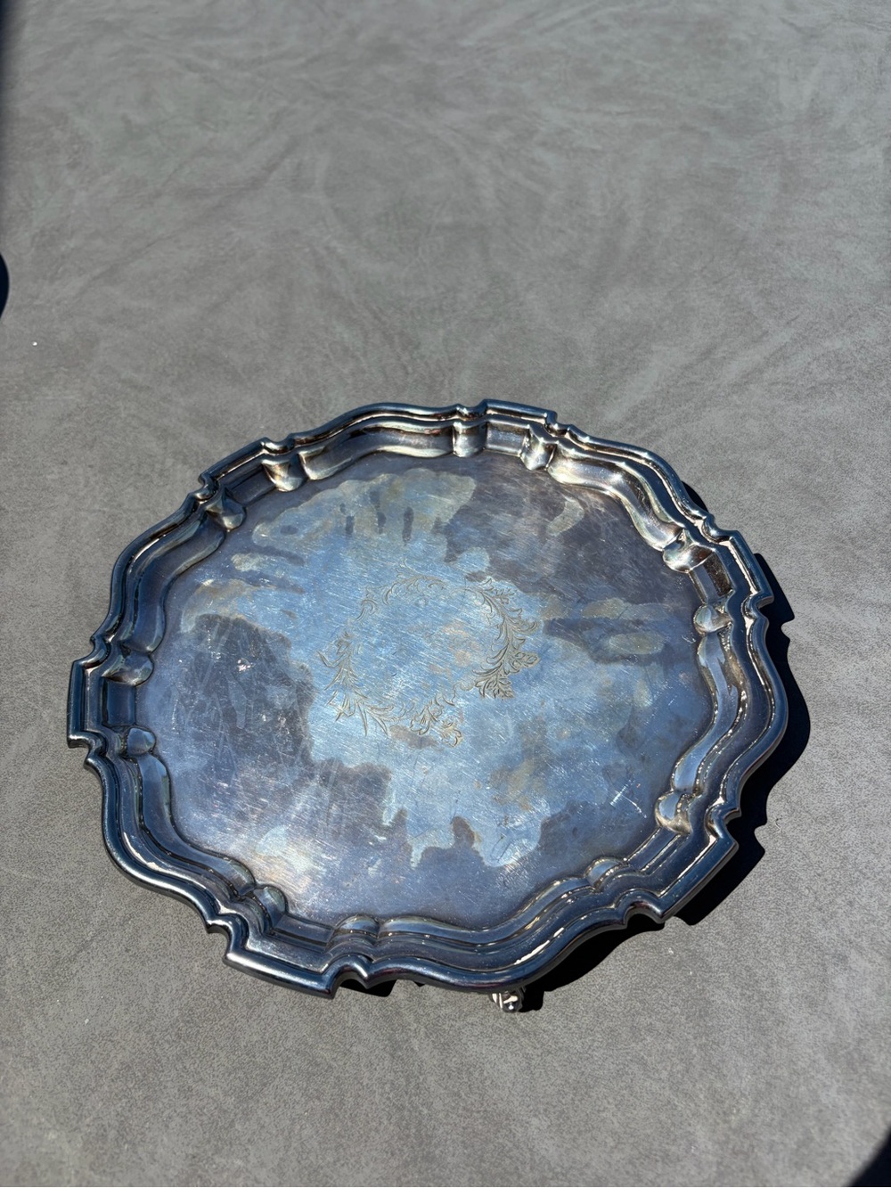 Silver-plated Decorative Serving Tray with Scalloped Edge